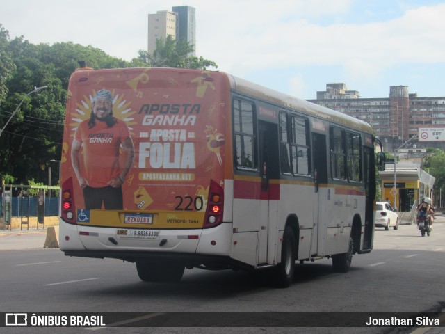 Empresa Metropolitana 220 na cidade de Recife, Pernambuco, Brasil, por Jonathan Silva. ID da foto: 11957985.