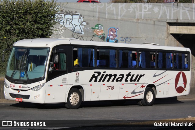 Rimatur Transportes 3716 na cidade de Curitiba, Paraná, Brasil, por Gabriel Marciniuk. ID da foto: 11957797.