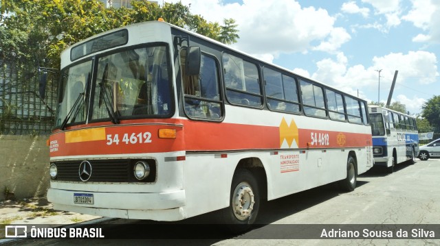Ônibus Particulares 54 4612 na cidade de São Paulo, São Paulo, Brasil, por Adriano Sousa da Silva. ID da foto: 11957619.