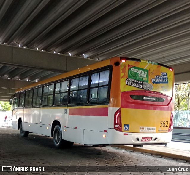 Empresa Metropolitana 562 na cidade de Jaboatão dos Guararapes, Pernambuco, Brasil, por Luan Cruz. ID da foto: 11957549.