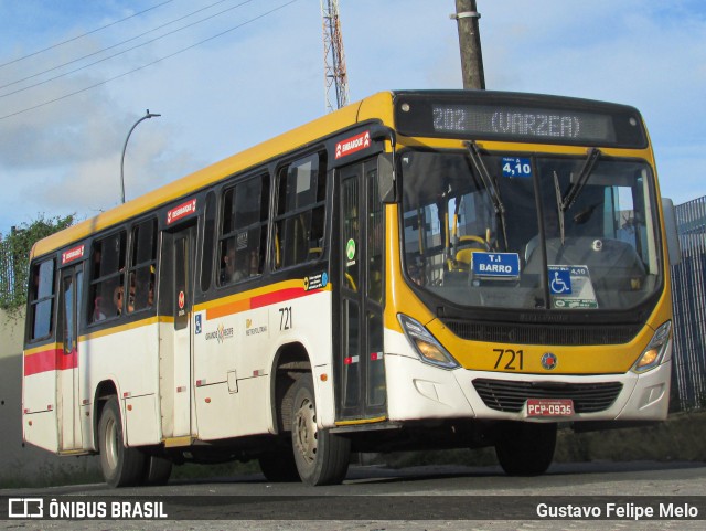 Empresa Metropolitana 721 na cidade de Recife, Pernambuco, Brasil, por Gustavo Felipe Melo. ID da foto: 11957465.