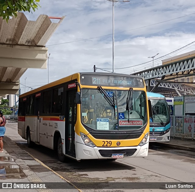 Empresa Metropolitana 229 na cidade de Recife, Pernambuco, Brasil, por Luan Santos. ID da foto: 11958052.