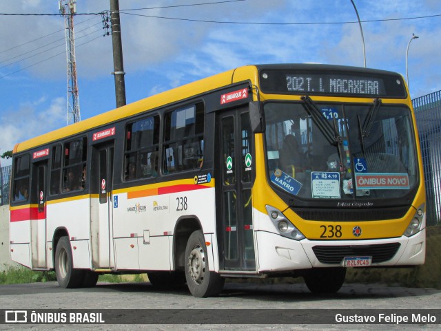 Empresa Metropolitana 238 na cidade de Recife, Pernambuco, Brasil, por Gustavo Felipe Melo. ID da foto: 11960214.