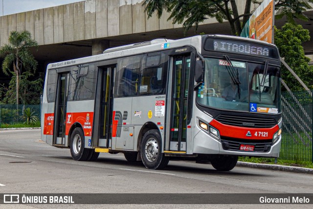 Pêssego Transportes 4 7121 na cidade de São Paulo, São Paulo, Brasil, por Giovanni Melo. ID da foto: 11959702.