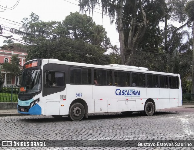 Viação Cascatinha 5002 na cidade de Petrópolis, Rio de Janeiro, Brasil, por Gustavo Esteves Saurine. ID da foto: 11960417.
