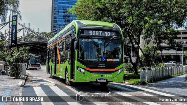 TRANSPPASS - Transporte de Passageiros 8 1090 na cidade de São Paulo, São Paulo, Brasil, por Fábio Julião. ID da foto: 11960200.