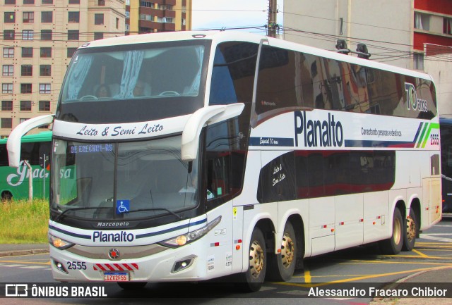 Planalto Transportes 2555 na cidade de Curitiba, Paraná, Brasil, por Alessandro Fracaro Chibior. ID da foto: 11962171.