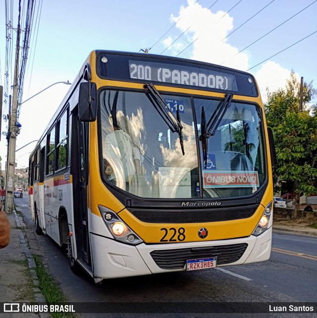 Empresa Metropolitana 228 na cidade de Recife, Pernambuco, Brasil, por Luan Santos. ID da foto: 11962768.