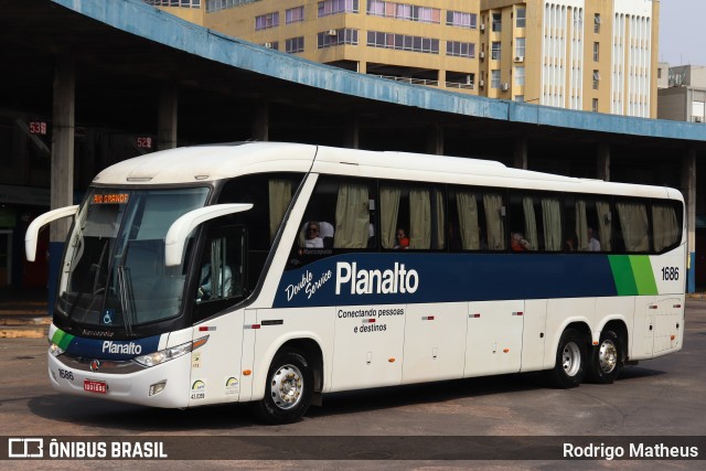 Planalto Transportes 1686 na cidade de Porto Alegre, Rio Grande do Sul, Brasil, por Rodrigo Matheus. ID da foto: 11965885.