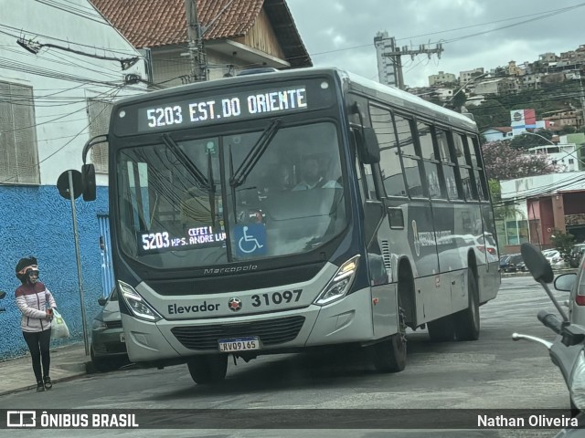 Via BH Coletivos 31097 na cidade de Belo Horizonte, Minas Gerais, Brasil, por Nathan Oliveira. ID da foto: 11968273.