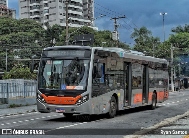 TRANSPPASS - Transporte de Passageiros 8 1592 na cidade de São Paulo, São Paulo, Brasil, por Ryan Santos. ID da foto: 11966438.
