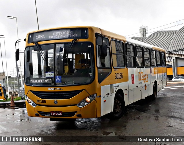 Plataforma Transportes 30186 na cidade de Salvador, Bahia, Brasil, por Gustavo Santos Lima. ID da foto: 11967636.