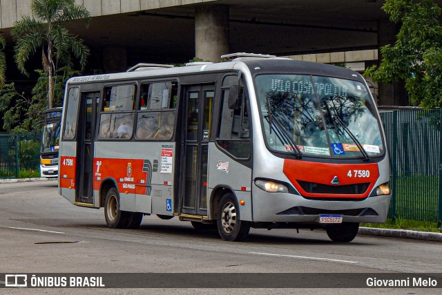 Pêssego Transportes 4 7580 na cidade de São Paulo, São Paulo, Brasil, por Giovanni Melo. ID da foto: 11967048.