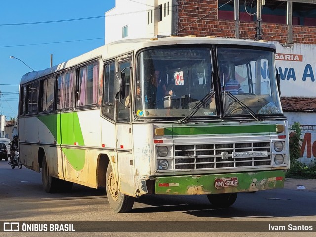 Ônibus Particulares 5806 na cidade de Sousa, Paraíba, Brasil, por Ivam Santos. ID da foto: 11967514.