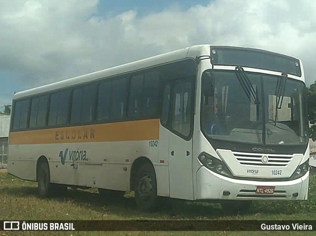 Vitória Transportes 10242 na cidade de Nossa Senhora da Glória, Sergipe, Brasil, por Gustavo Vieira. ID da foto: 11971228.