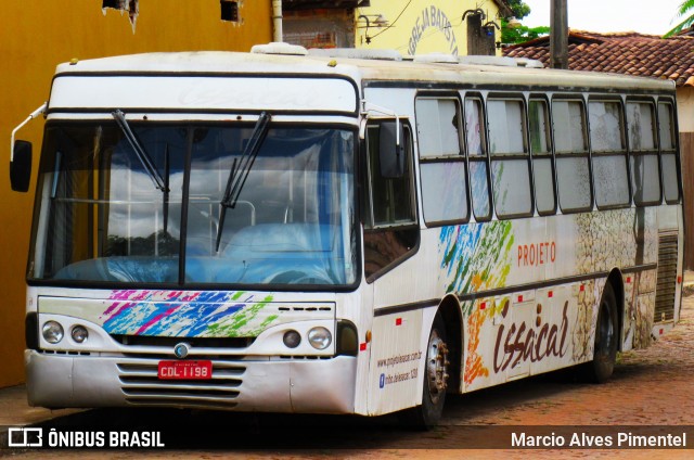 Ônibus Particulares 1198 na cidade de Lençóis, Bahia, Brasil, por Marcio Alves Pimentel. ID da foto: 11973233.