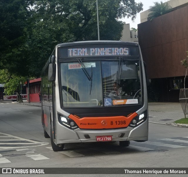 TRANSPPASS - Transporte de Passageiros 8 1398 na cidade de São Paulo, São Paulo, Brasil, por Thomas Henrique de Moraes. ID da foto: 11971042.
