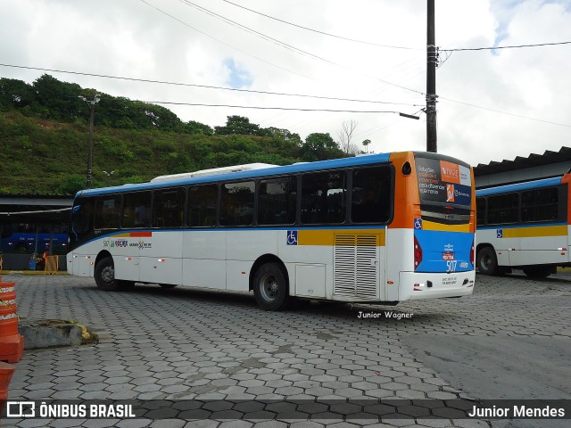 Empresa Pedrosa 507 na cidade de Recife, Pernambuco, Brasil, por Junior Mendes. ID da foto: 11973432.