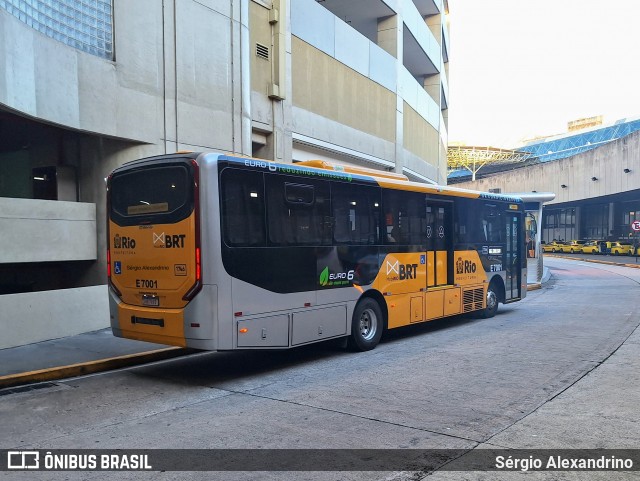 City Transporte Urbano Intermodal Sorocaba E7001 na cidade de Rio de Janeiro, Rio de Janeiro, Brasil, por Sérgio Alexandrino. ID da foto: 11970915.