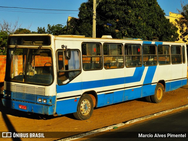 Ônibus Particulares 8120 na cidade de Bom Jesus da Lapa, Bahia, Brasil, por Marcio Alves Pimentel. ID da foto: 11973558.