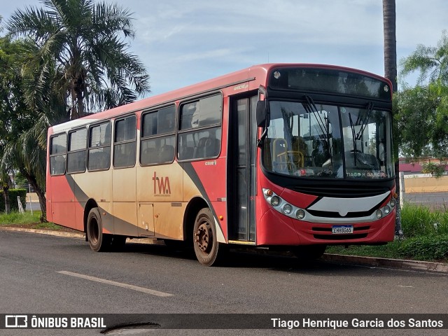 Ônibus Particulares TWA na cidade de Sertãozinho, São Paulo, Brasil, por Tiago Henrique Garcia dos Santos. ID da foto: 11972854.