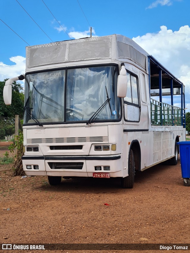 Ônibus Particulares 9717 na cidade de Palmas, Tocantins, Brasil, por Diogo Tomaz. ID da foto: 11976299.
