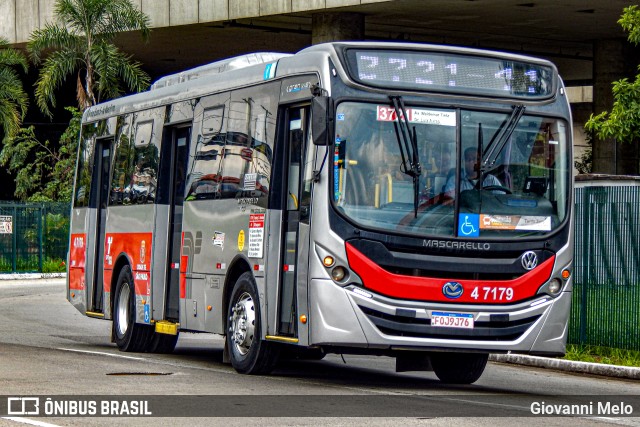 Pêssego Transportes 4 7179 na cidade de São Paulo, São Paulo, Brasil, por Giovanni Melo. ID da foto: 11974007.