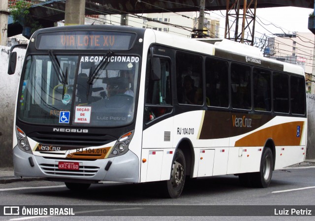 Auto Ônibus Vera Cruz RJ 104.010 na cidade de Duque de Caxias, Rio de Janeiro, Brasil, por Luiz Petriz. ID da foto: 11974717.