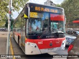 Redbus Urbano 2049 na cidade de Providencia, Santiago, Metropolitana de Santiago, Chile, por Benjamín Tomás Lazo Acuña. ID da foto: :id.