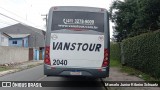 VansTour Transportes 2040 na cidade de Pinhais, Paraná, Brasil, por Marcelo Junior Ribeiro Schuartz. ID da foto: :id.