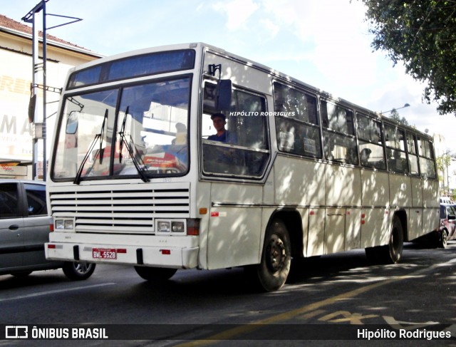 Ônibus Particulares 5528 na cidade de Poços de Caldas, Minas Gerais, Brasil, por Hipólito Rodrigues. ID da foto: 11920871.