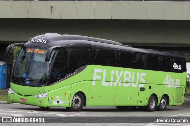 FlixBus Transporte e Tecnologia do Brasil 44017 na cidade de Florianópolis, Santa Catarina, Brasil, por Jovani Cecchin. ID da foto: 11928691.
