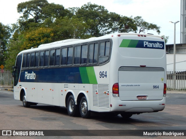 Planalto Transportes 964 na cidade de Porto Alegre, Rio Grande do Sul, Brasil, por Maurício Rodrigues. ID da foto: 11927357.