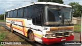 Ônibus Particulares 230 na cidade de João Pinheiro, Minas Gerais, Brasil, por Alexandre Martins. ID da foto: :id.