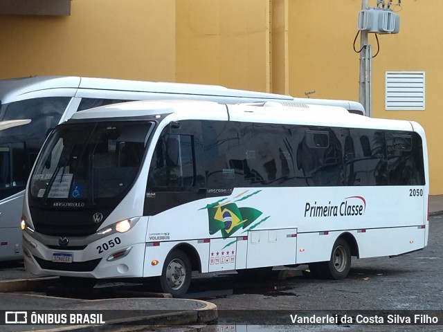 Primeira Classe Transportes 2050 na cidade de Itumbiara, Goiás, Brasil, por Vanderlei da Costa Silva Filho. ID da foto: 11930339.