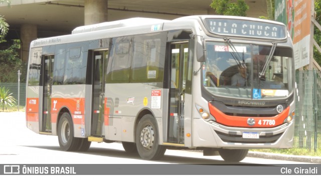 Pêssego Transportes 4 7780 na cidade de São Paulo, São Paulo, Brasil, por Cle Giraldi. ID da foto: 11931160.