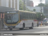 Empresa Metropolitana 215 na cidade de Recife, Pernambuco, Brasil, por Jonathan Silva. ID da foto: :id.
