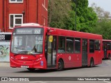 Abellio London Bus Company 8806 na cidade de Richmond, Greater London, Inglaterra, por Fábio Takahashi Tanniguchi. ID da foto: :id.