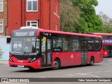 Abellio London Bus Company 8176 na cidade de Richmond, Greater London, Inglaterra, por Fábio Takahashi Tanniguchi. ID da foto: :id.