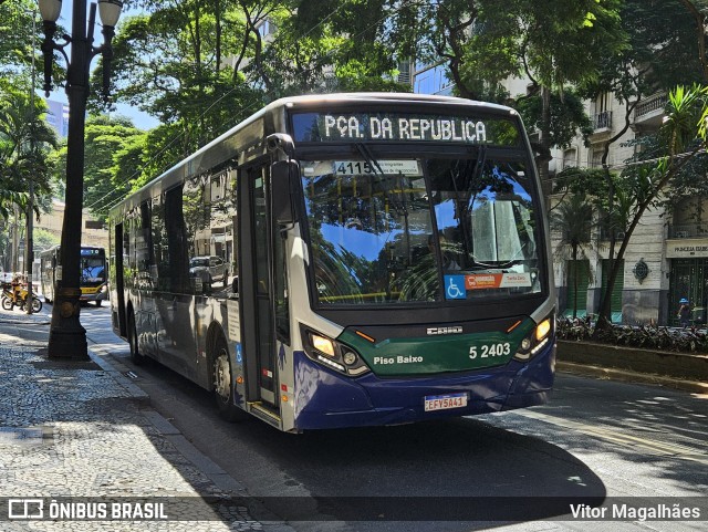 Via Sudeste Transportes S.A. 5 2403 na cidade de São Paulo, São Paulo, Brasil, por Vitor Magalhães. ID da foto: 12056580.