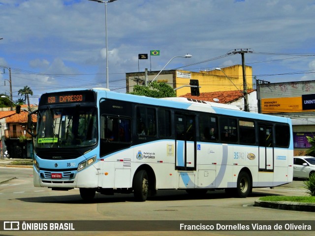 Rota Sol > Vega Transporte Urbano 35742 na cidade de Fortaleza, Ceará, Brasil, por Francisco Dornelles Viana de Oliveira. ID da foto: 12057747.