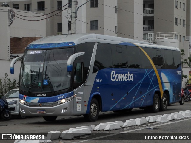 Viação Cometa 13107 na cidade de São Paulo, São Paulo, Brasil, por Bruno Kozeniauskas. ID da foto: 12058143.