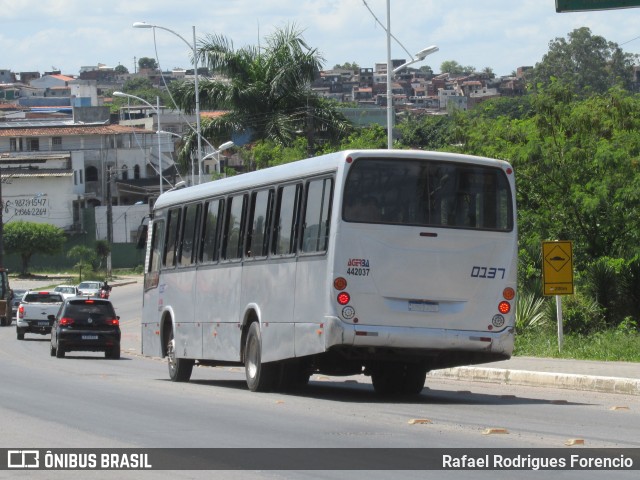 Ônibus Particulares 0137 na cidade de Candeias, Bahia, Brasil, por Rafael Rodrigues Forencio. ID da foto: 12057835.
