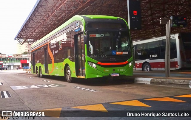 TRANSPPASS - Transporte de Passageiros 8 1088 na cidade de São Paulo, São Paulo, Brasil, por Bruno Henrique Santos Leite. ID da foto: 12055623.