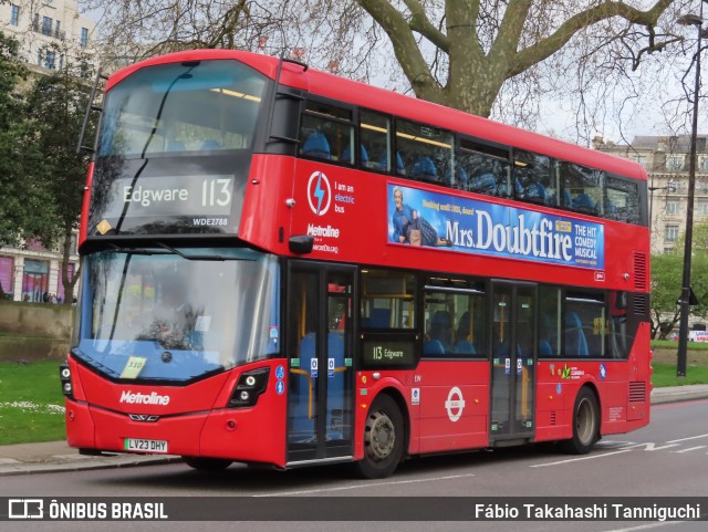 Metroline WDE2788 na cidade de London, Greater London, Inglaterra, por Fábio Takahashi Tanniguchi. ID da foto: 12056931.
