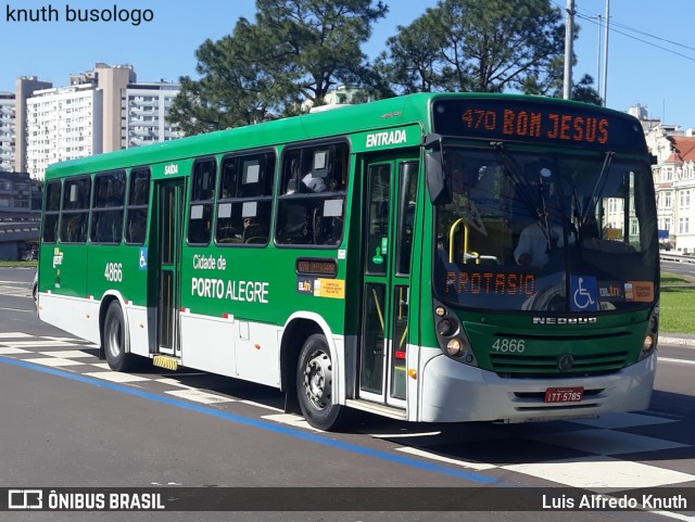 Auto Viação Presidente Vargas 4866 na cidade de Porto Alegre, Rio Grande do Sul, Brasil, por Luis Alfredo Knuth. ID da foto: 12055410.