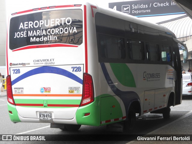 Combuses 728 na cidade de Medellín, Antioquia, Colômbia, por Giovanni Ferrari Bertoldi. ID da foto: 12060442.