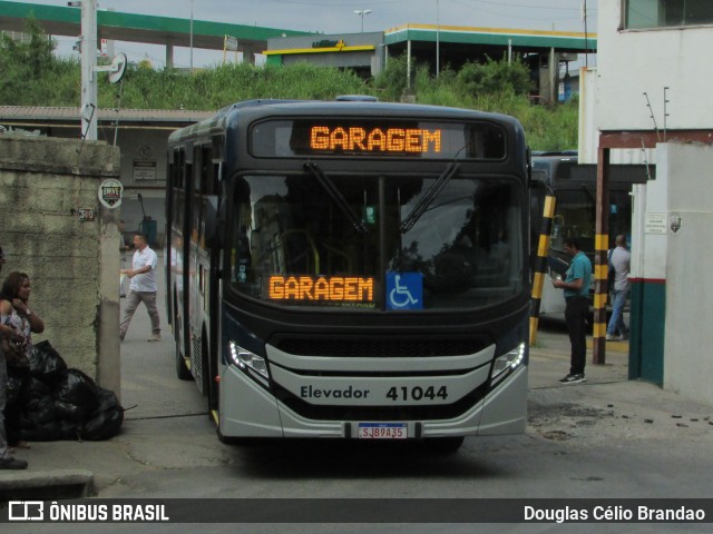 São Cristóvão Transportes 41044 na cidade de Sabará, Minas Gerais, Brasil, por Douglas Célio Brandao. ID da foto: 12060381.