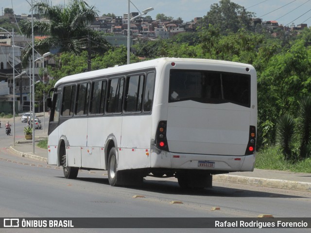 Ônibus Particulares 32 na cidade de Candeias, Bahia, Brasil, por Rafael Rodrigues Forencio. ID da foto: 12060875.