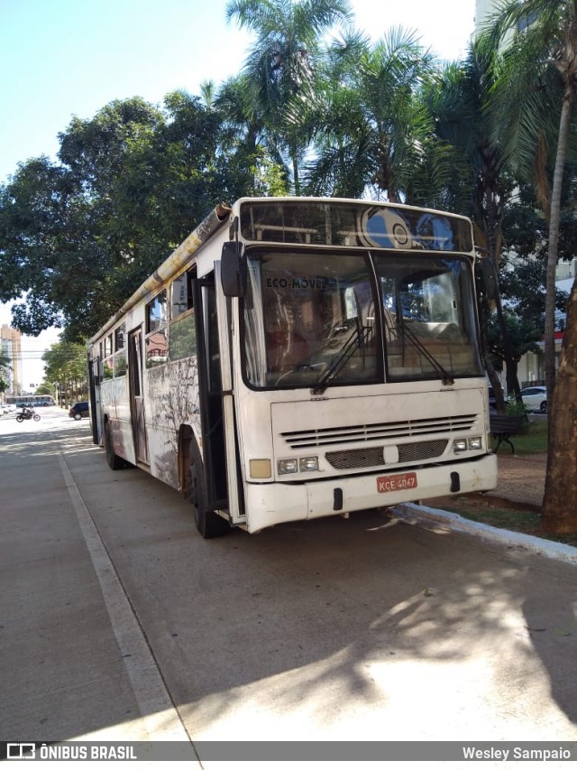 Ônibus Particulares  na cidade de Goiânia, Goiás, Brasil, por Wesley Sampaio. ID da foto: 12061419.